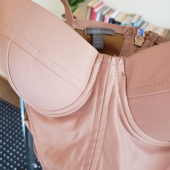 Super cute pink leather bustier and matching skirt - Picture 4 of 5